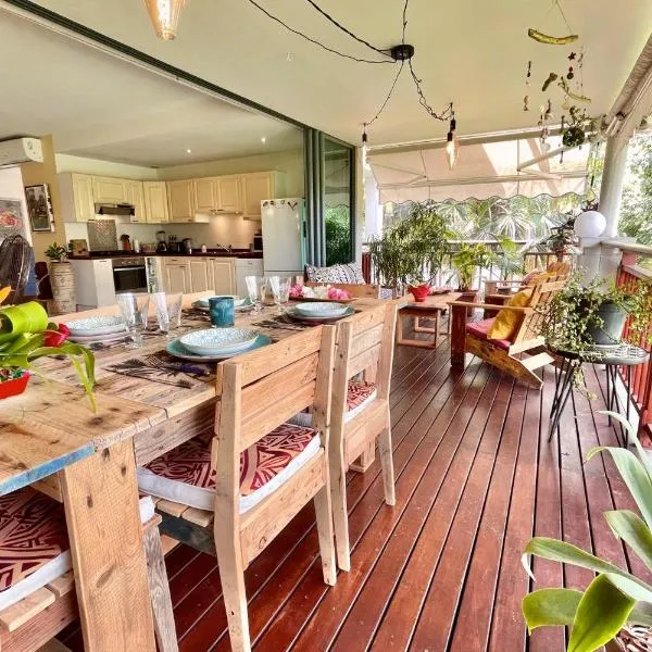 Vaiava Beach Carlton- Tahiti - beachfront luxury residence & pool - 4 pers，位于普纳奥亚的酒店