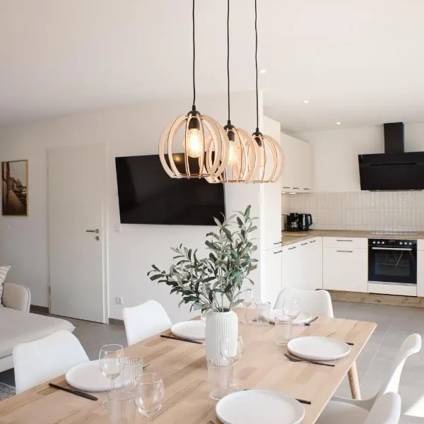 SKAN-PARK Ferienhäuser & Tiny Houses am Bärwalder See，位于Jahmen Ausbau的酒店