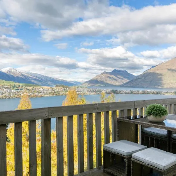 Lake & mountain view home in CBD，位于皇后镇的酒店
