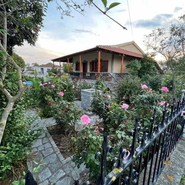 Valsamo Luxury Cottage，位于Chaïdeftón的酒店