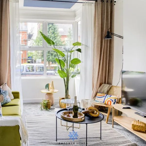 Doncaster Large Luxury 3 Bedroom House, Sleeps 8, City Centre, Racecourse, Free Parking, by EMPOWER HOMES，位于唐克斯特的酒店
