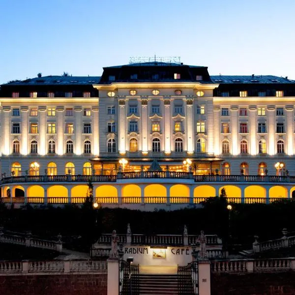 Hotel Radium Palace，位于卢捷纳普德克利诺夫琴的酒店