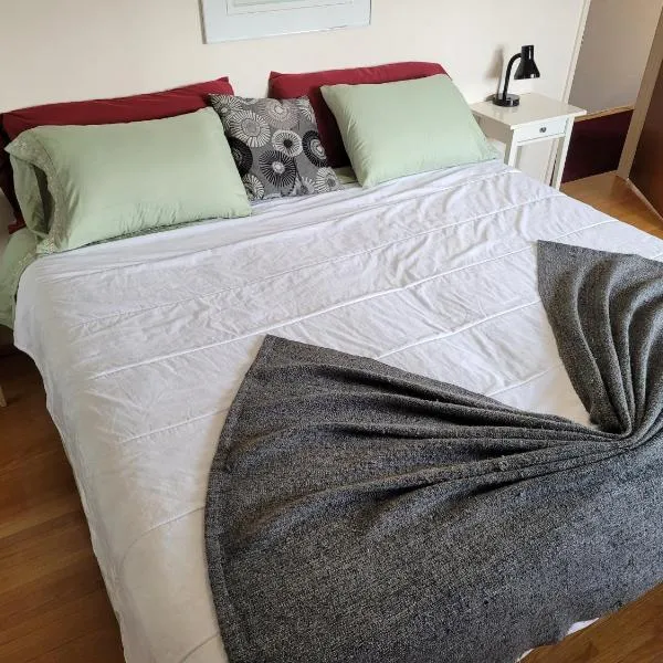 The Dewberry Homestay B&B，位于埃德蒙顿的酒店