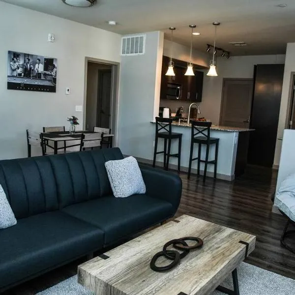 Beautiful TownHome With Garage in Las Vegas，位于拉斯维加斯的酒店