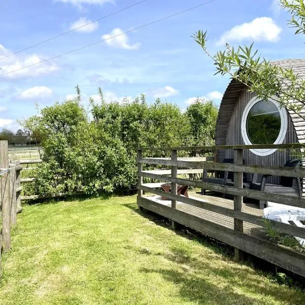 Armadilla 3 at Lee Wick Farm Cottages & Glamping，位于滨海克拉克顿的酒店