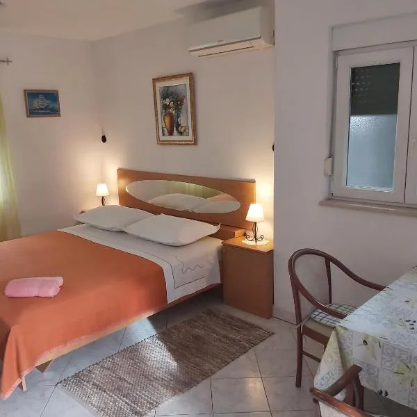 Seaside apartment for 2 p，位于特罗吉尔的酒店