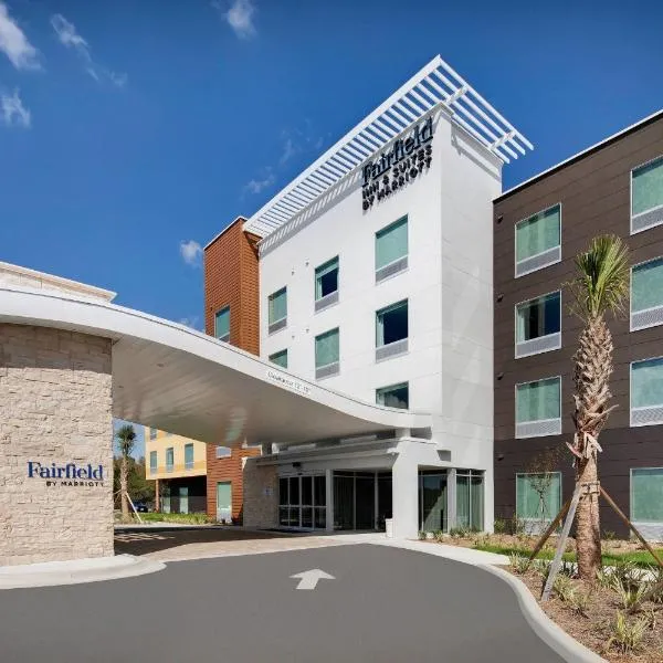 Fairfield Inn & Suites by Marriott Tampa Wesley Chapel，位于泽弗希尔斯的酒店