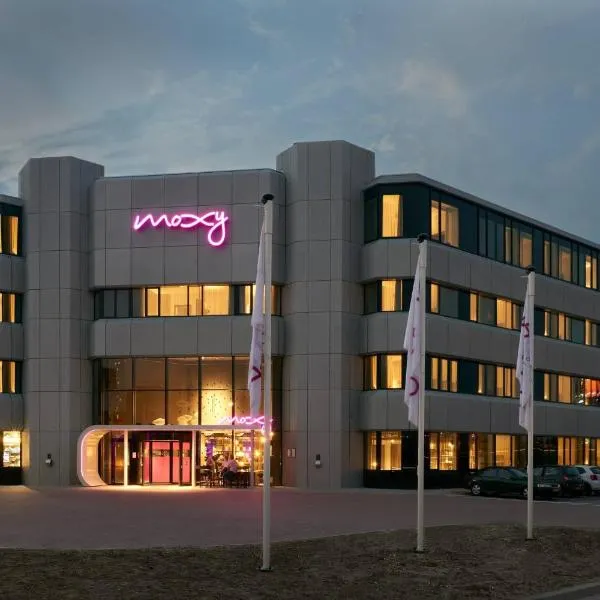 Moxy Amsterdam Schiphol Airport，位于Oude Wetering的酒店