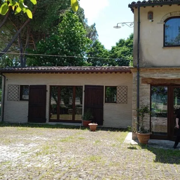 CASALE SUL CLITUNNO，位于福利尼奥的酒店