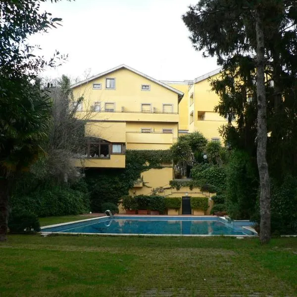 贝尼托阿尔博斯科酒店，位于韦莱特里的酒店