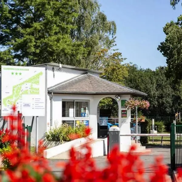 CAMPING ONLYCAMP DES HALLES，位于Druy-Parigny的酒店