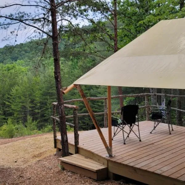 Mountain Tent Beautiful Tranquil Inspiring Tent 2，位于勒诺的酒店