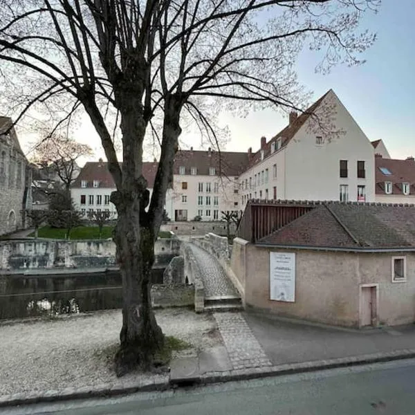 Appartement bords de l’Eure charmant studio，位于沙特尔的酒店