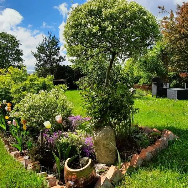 Pod Wierzbą Apartament na Kaszubach，位于Siemirowice的酒店