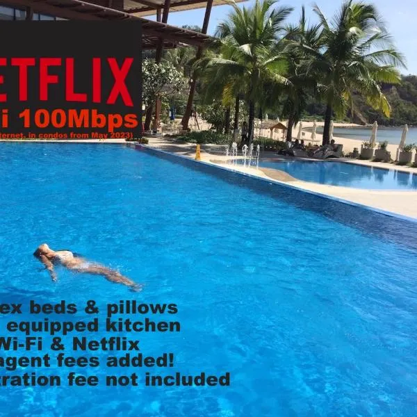 Beach condos at Pico de Loro Cove - Wi-Fi & Netflix, 42-50''TVs with Cignal cable, Uratex beds & pillows, equipped kitchen, balcony, parking - guest registration fee is not included，位于Cutad的酒店