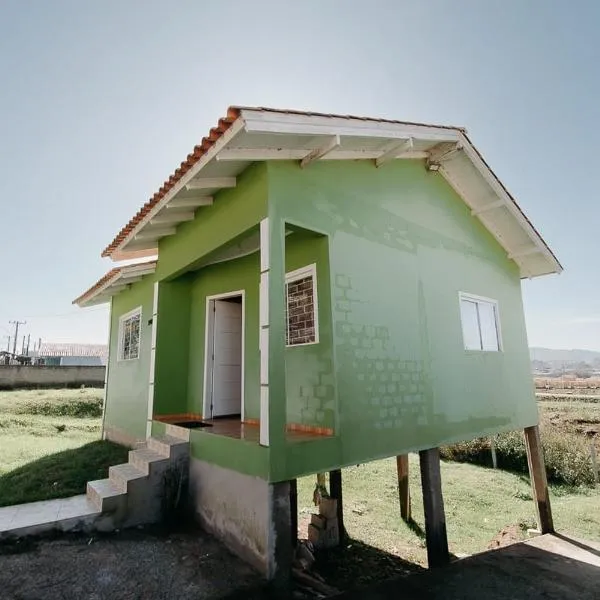 casa em LAGES 2 km do centro LAGES，位于Capão Alto的酒店