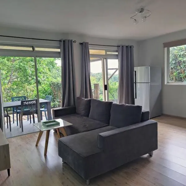 Logement cozy avec Jardin，位于阿鲁埃的酒店