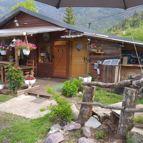 LA CABANE, petite chambre agréable dans maison en bois，位于Clans的酒店