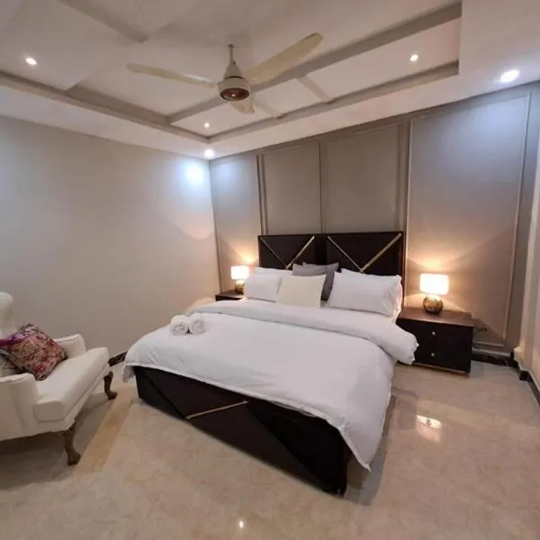 GO Luxury Grand Hotel，位于Kānjra的酒店