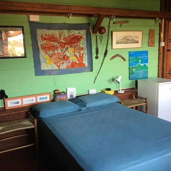 Large Cottage Rodney Bay 2 bedrooms 2 bathrooms，位于Marigot的酒店