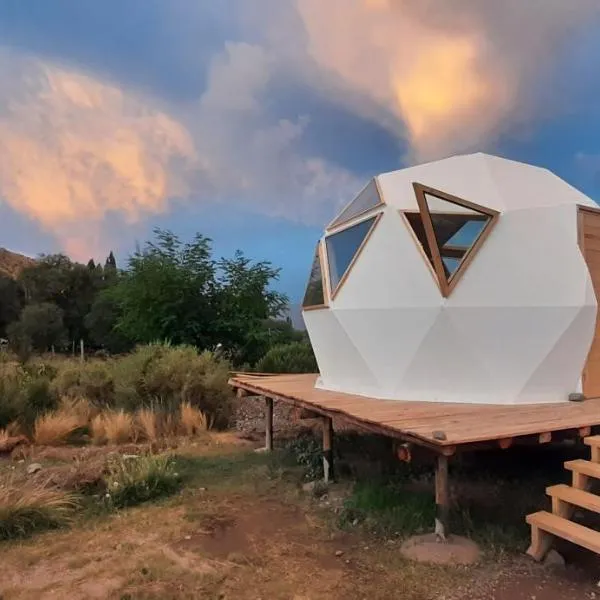 Domos Andinos HostCamp，位于波特雷里约斯的酒店