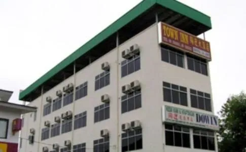 小镇旅馆酒店，位于Kampong Sungai Batu的酒店