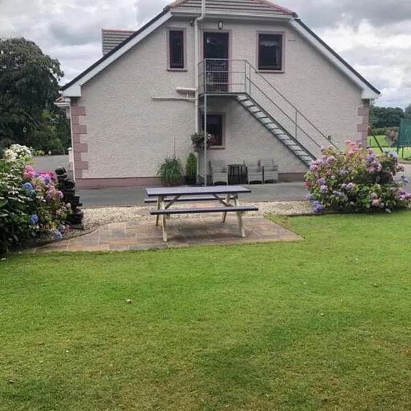 Meadow House in County Donegal，位于多尼戈尔的酒店