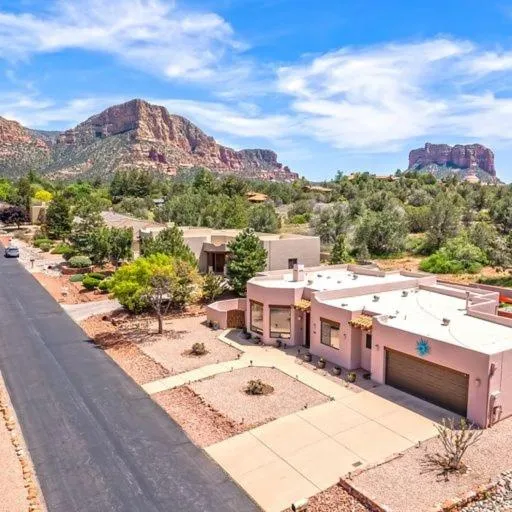 Beautiful Sedona Home, Redrock Views, and Hot Tub，位于卡顿伍德的酒店