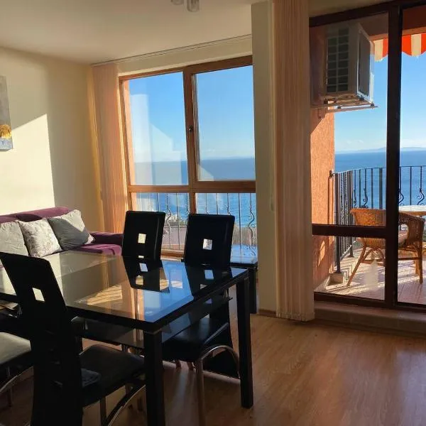 Sea view apartment in Sveti Vlas，位于埃勒尼特的酒店