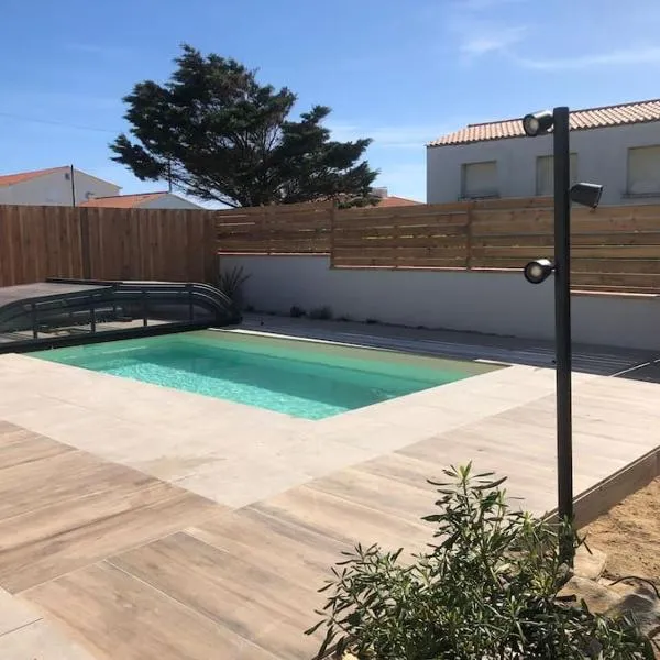 Villa avec piscine à 80 m de la plage，位于滨海布雷蒂尼奥勒的酒店
