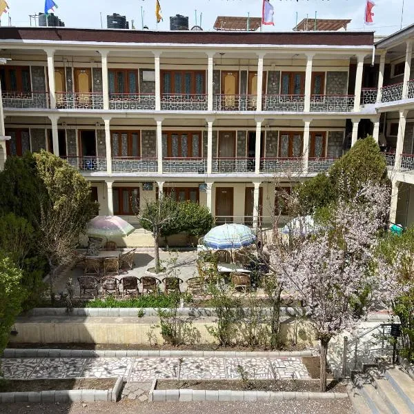 Hotel Galdan Continental，位于Nimu的酒店
