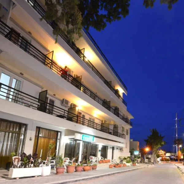 维罗尼基酒店，位于Agios Fokas的酒店