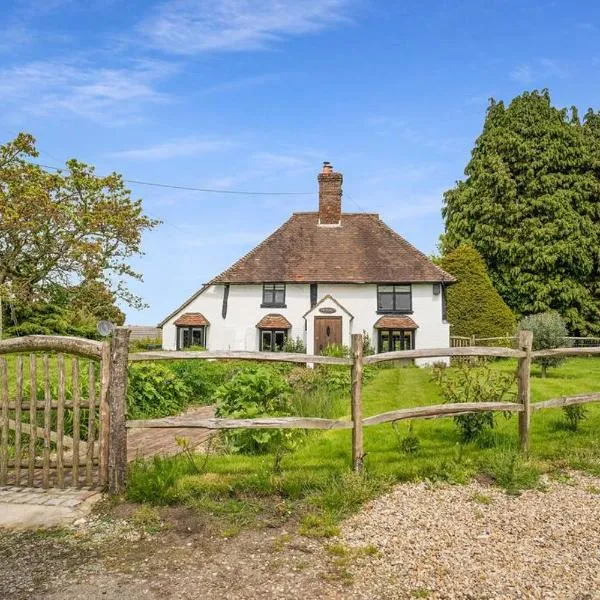 Local Walks Pub Gardens Pet Friendly Landscaped Gardens and Free Private Parking，位于Doddington的酒店