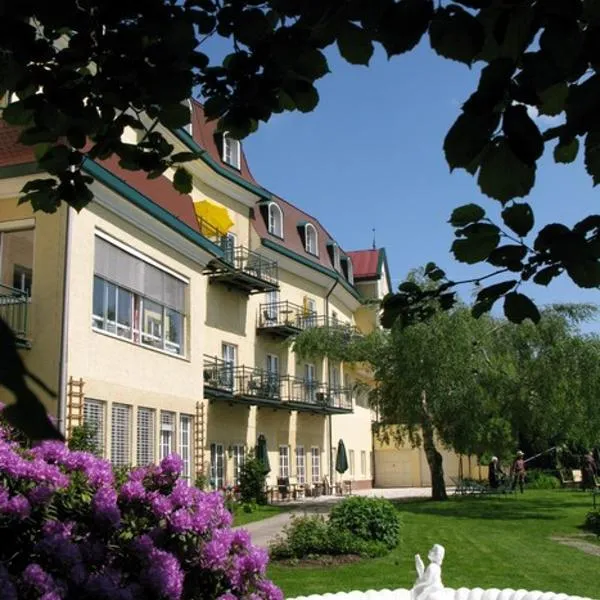 彼得斯霍夫克弗豪斯酒店，位于海格-安豪斯奥克的酒店
