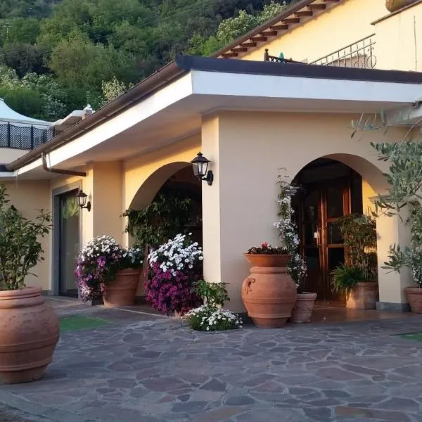 德洋杰利别墅酒店，位于Rocca Priora的酒店