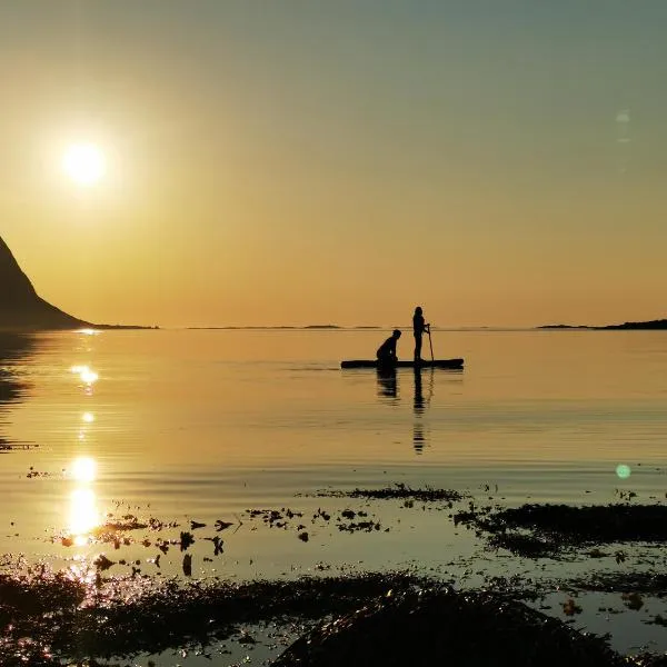 Rystad midnight sun and nature，位于Gimsøy的酒店