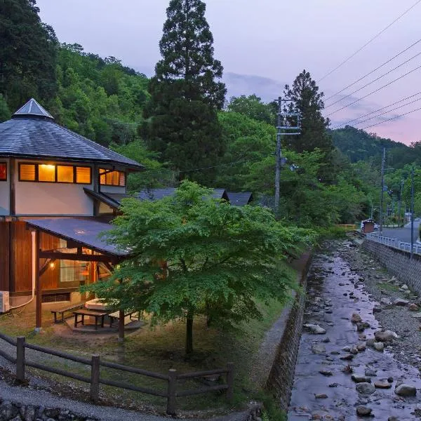 日吉森林度假日式旅馆，位于南丹市的酒店