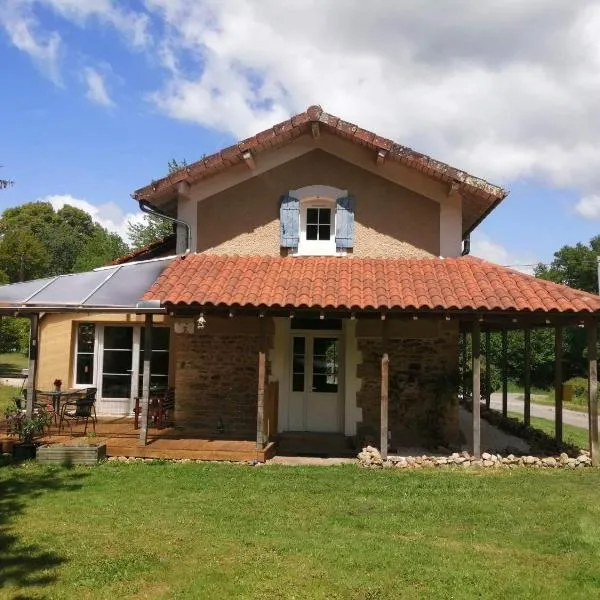 Garden Cottage，位于Rancon的酒店
