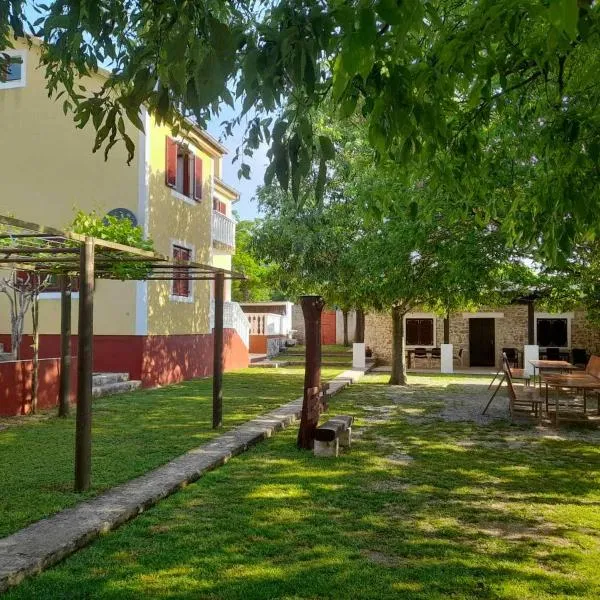 Kuća za odmor Dolovi，位于Gračac的酒店