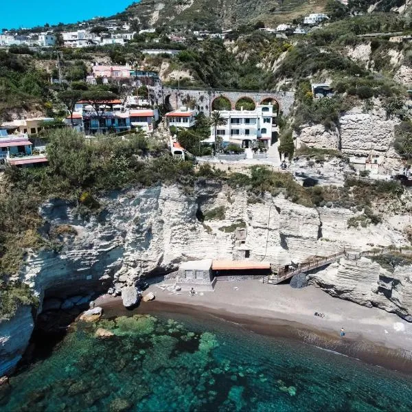 Villa Bina Sea Hotel，位于伊斯基亚的酒店