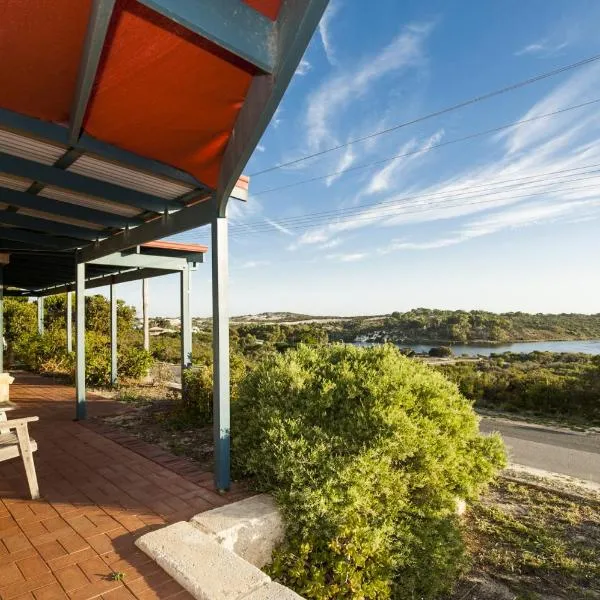 Moore Views - Stunning River Views，位于吉尔德顿的酒店