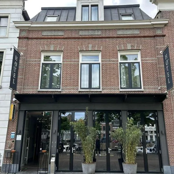 Tres Boutique Hotel，位于Nieuwendijk的酒店
