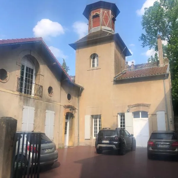 Metz-sud - Appartement 120 m2 dans maison du XVIII - Jouy aux Arches entre Nancy et Luxembourg - Proximité toutes commodités，位于朱伊·奥克斯·阿奇斯的酒店