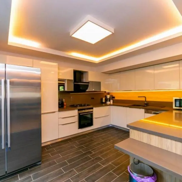 House Sapphire，位于马尔马里斯的酒店