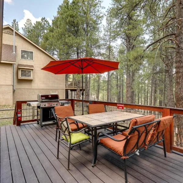 Flagstaff Home with EV Charger, 10 Mi to Downtown，位于Mountainaire的酒店