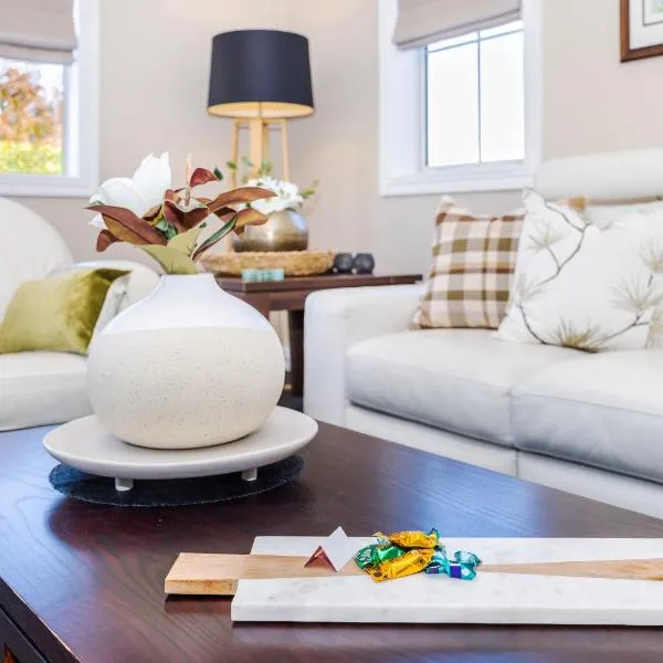 Sweet Magnolia 1 or 2 BR Suite St Kilda Cambridge with Complimentary Continental Breakfast，位于坎布里奇的酒店