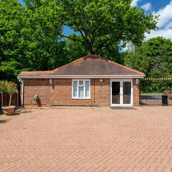 Entire Large Detached Bungalow The Star of Hatfield，位于哈特菲尔德的酒店