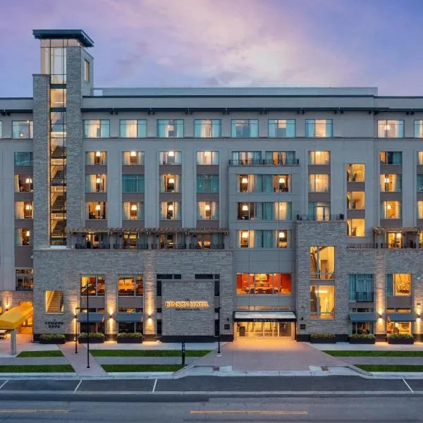 The Benson Hotel & Faculty Club，位于奥罗拉的酒店