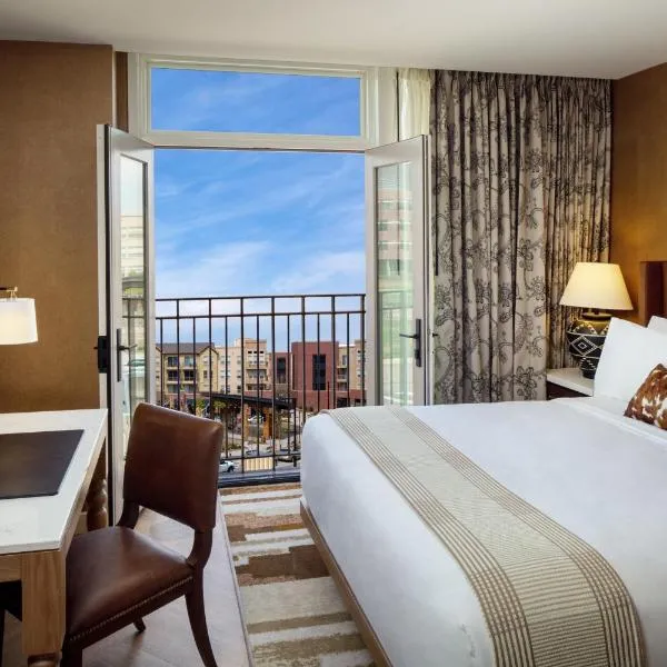 The Benson Hotel & Faculty Club，位于奥罗拉的酒店