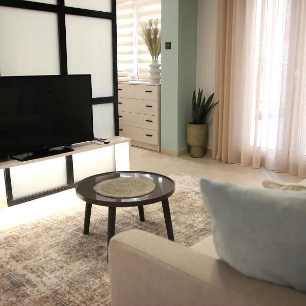 CasaTu 2 Apartments，位于科莫蒂尼的酒店